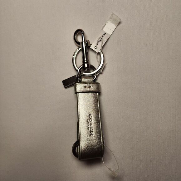 NWT Coach CW562 Trigger Snap Bag Charm Light Silver - Picture 2 of 2